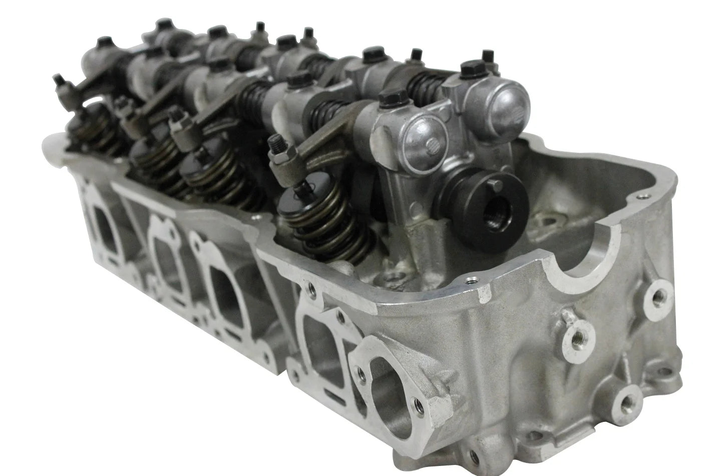 High Performance New Complete Cylinder Head Z24 for Forklift Engine Compatible with Z24-4 and Z24-8 Engine Models