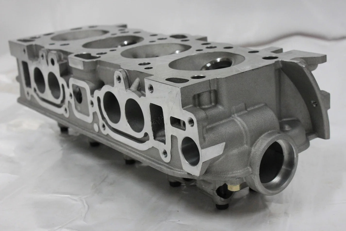 For Sale 4G63 Engine Cylinder Head for L200 4G63 8 Valves Cylinder Head